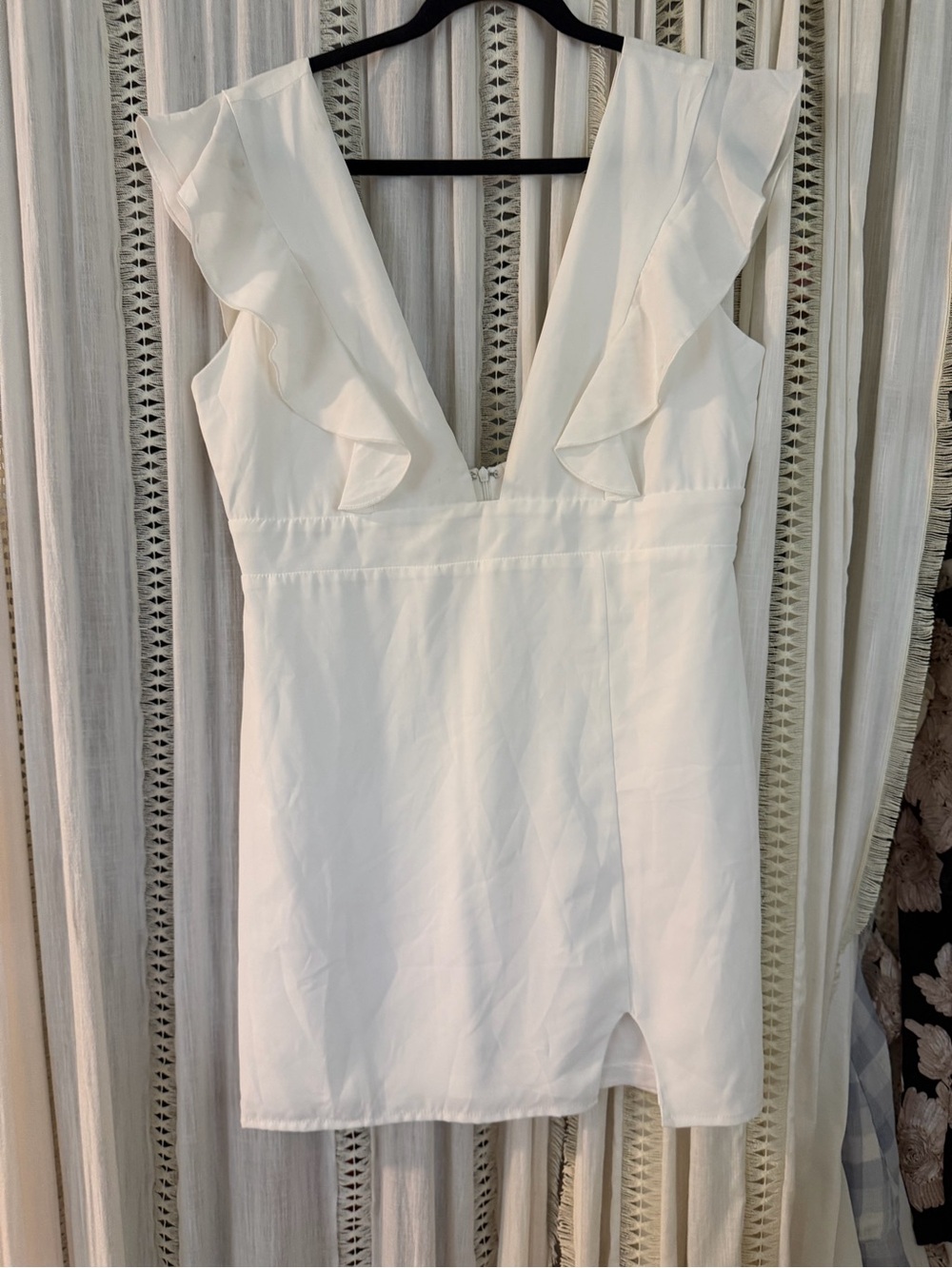 superdown White Ruffle V-Neck Mini Dress with Front Slit